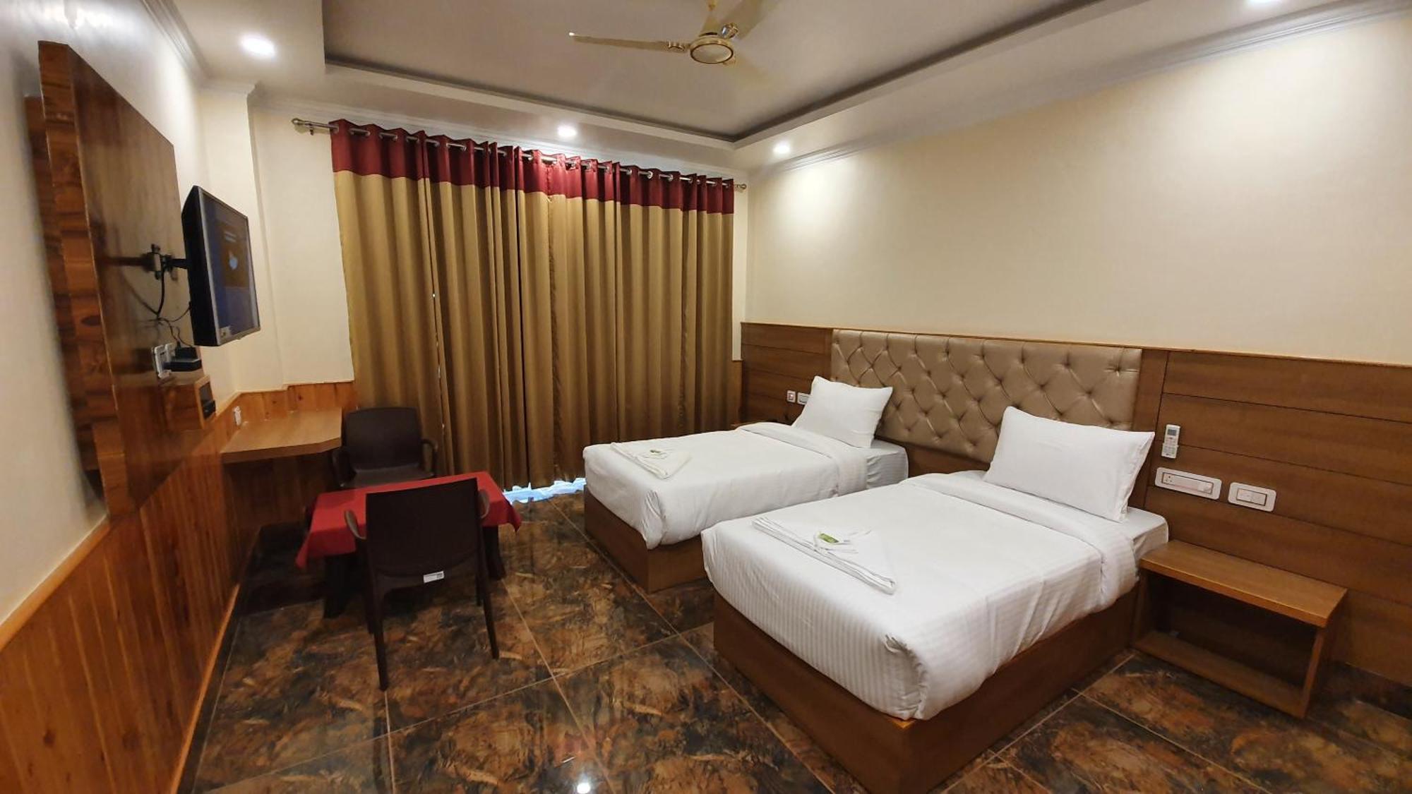 Nomadic Inn Dharamshala Ngoại thất bức ảnh
