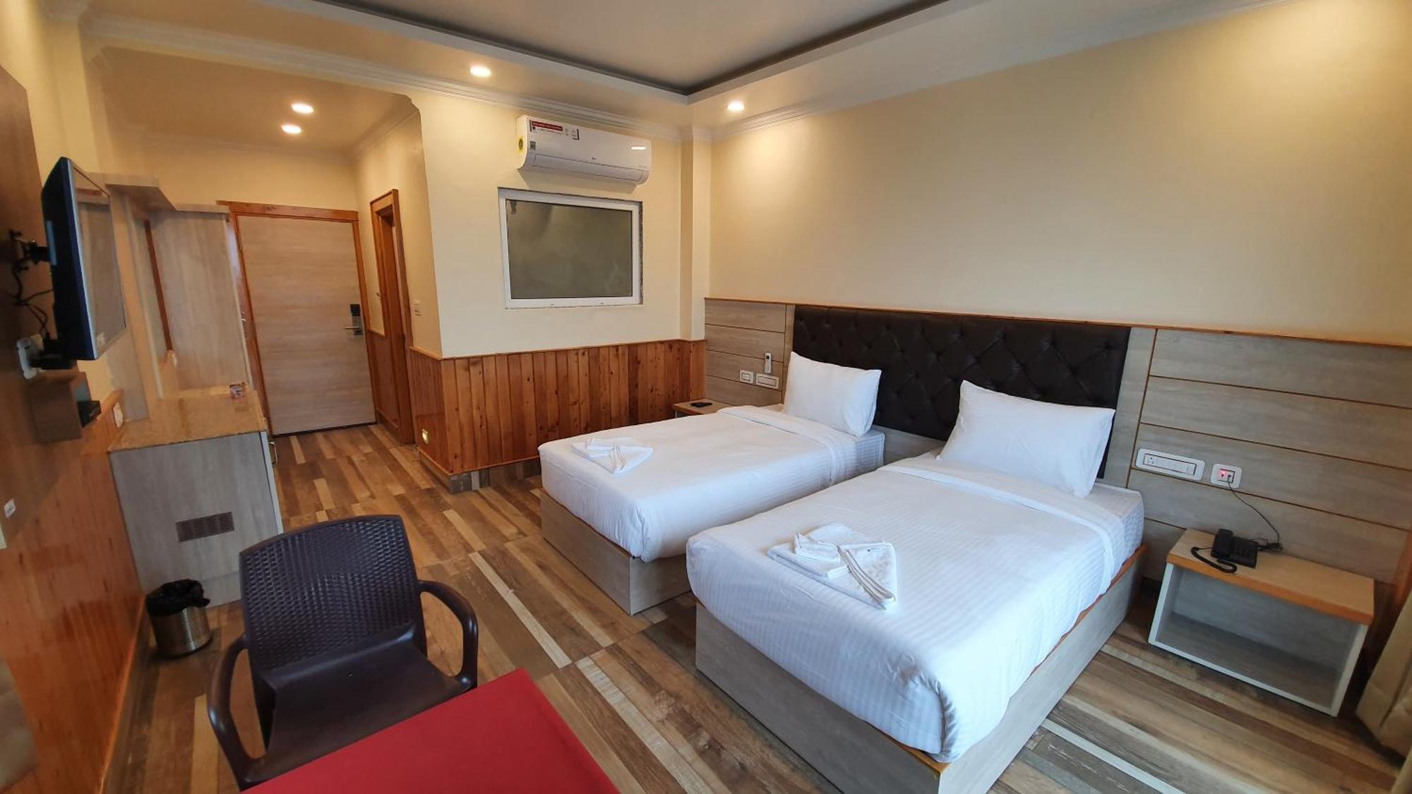 Nomadic Inn Dharamshala Ngoại thất bức ảnh